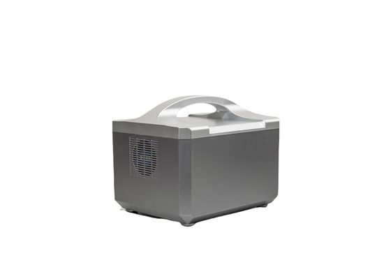 IP65 พกพาไฟฟ้า LifePO4 600WH แบตเตอรี่ ปริมาณการออกกําลังสูงถึง 1200W เครื่องผลิตพลังงานแสงอาทิตย์ สําหรับการตั้งแคมป์ / การใช้ในบ้าน