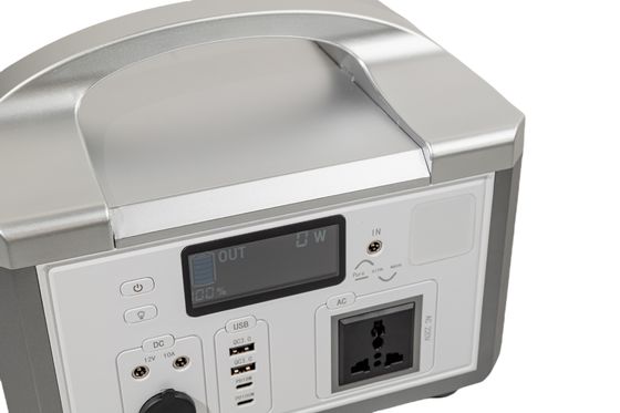 ความหนาแน่นของพลังงานสูง DC12V 300W USB พกพา แพวเวอร์แบงค์ ชาร์จรถ / ชาร์จแผงแสงอาทิตย์ MSDS อนุมัติสําหรับสํารองที่บ้าน