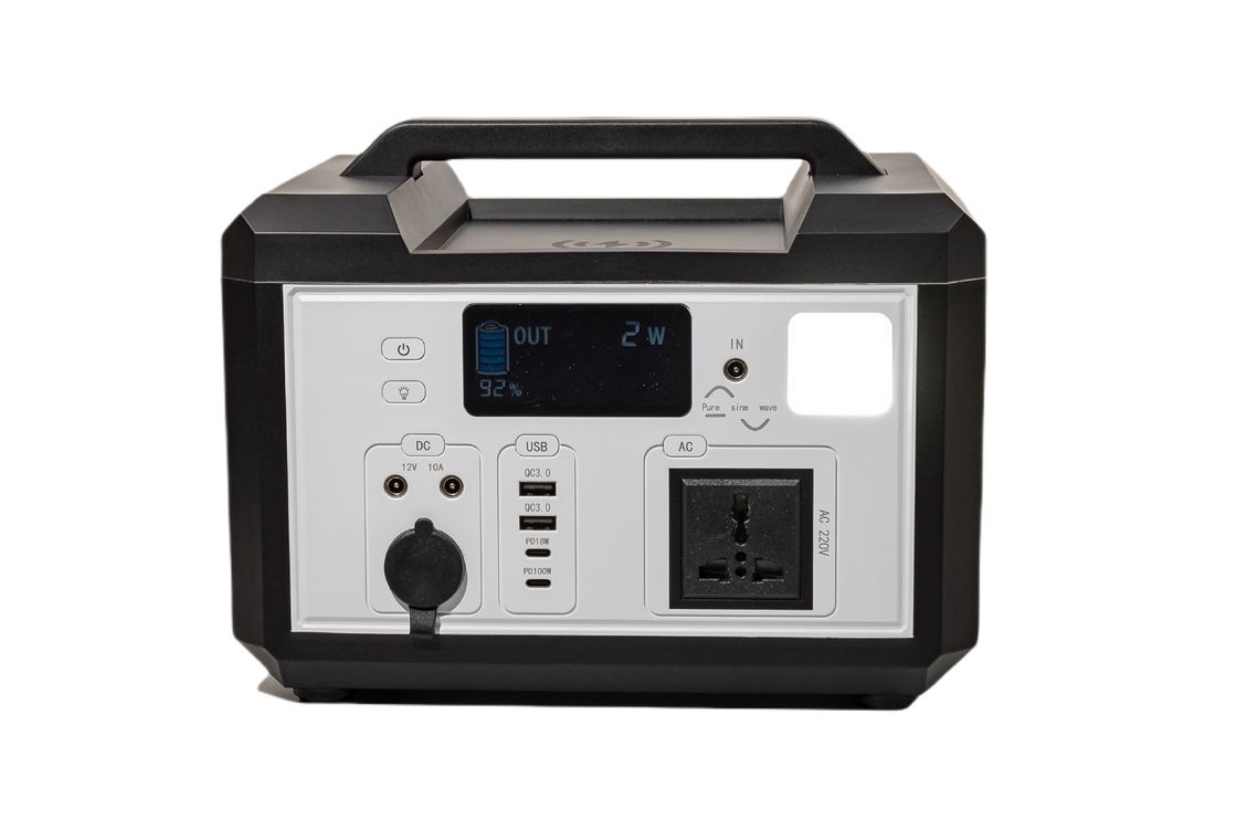อายุการใช้งานยาวนาน 220V 50HZ เครื่องพลิกไฟฟ้าแบบพกพาแบบ Inverter สถานไฟฟ้าที่มีไฟ LED สําหรับการจัดหาพลังงานฉุกเฉิน